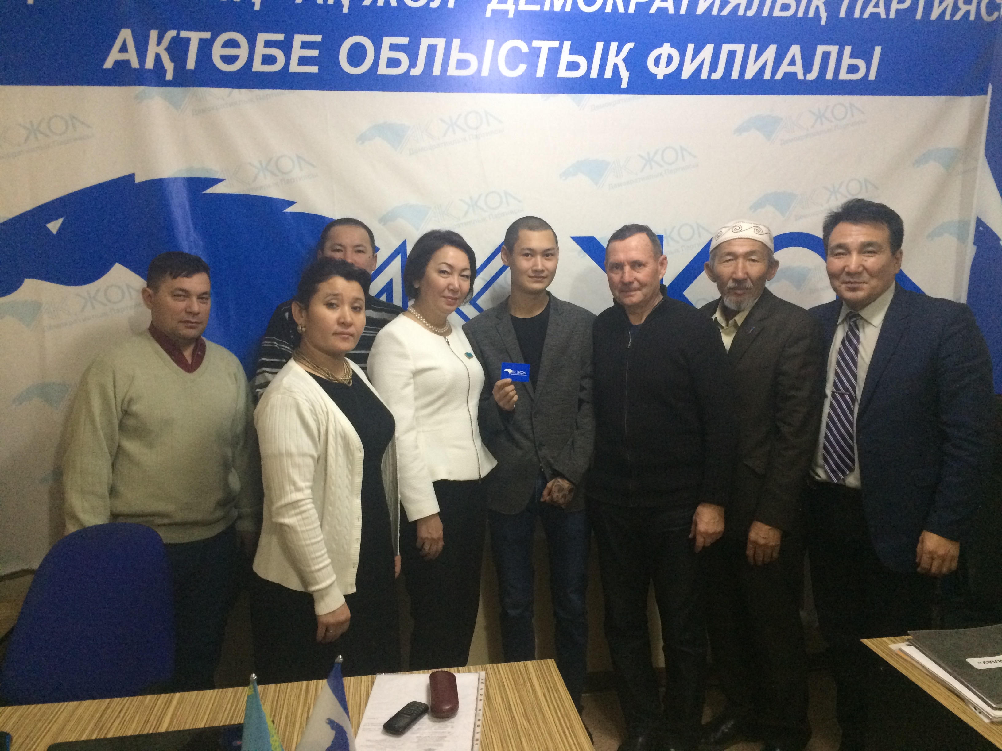 11 января 2017 года, Актюбинский областной филиал ДПК "Ак жол" Депутат Еспаева провела прием граждан в офисе филиала ДПК «Ак жол».