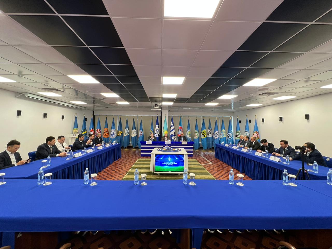 Встреча депутатов Мажилиса Парламента РК с представителями Казахстанской федерации футбола