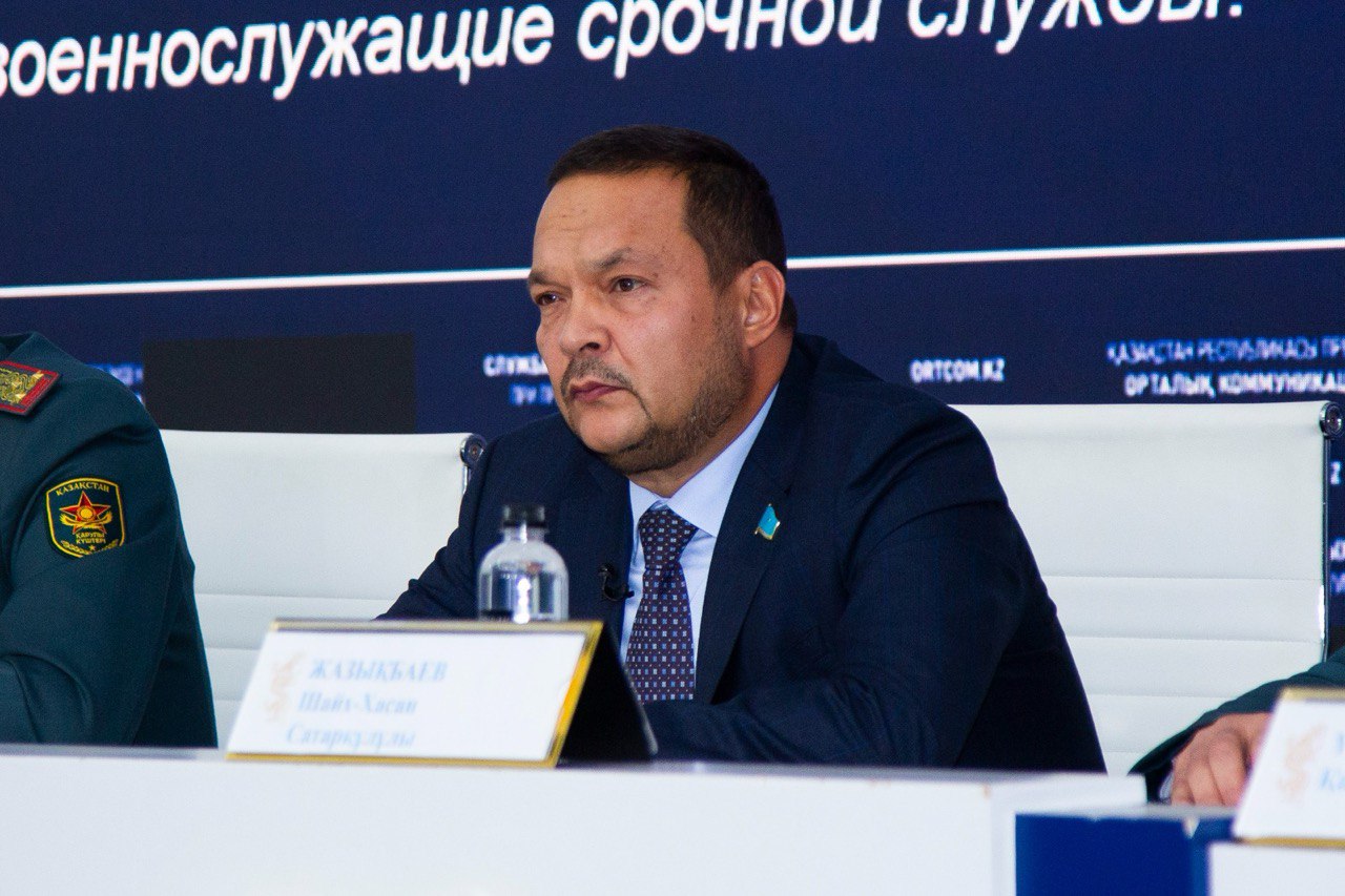 Қазақстандағы әскерге шақырылушылар ата-анасынан бөліну үшін әскерге барады.