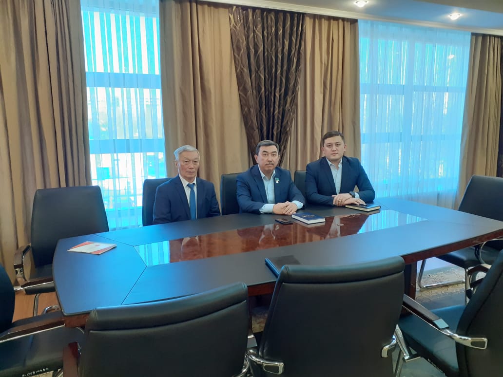 В Карагандинском представительстве партии "Nur Otan" при ТОО "Казахмыс" 5 января 2020 года 
