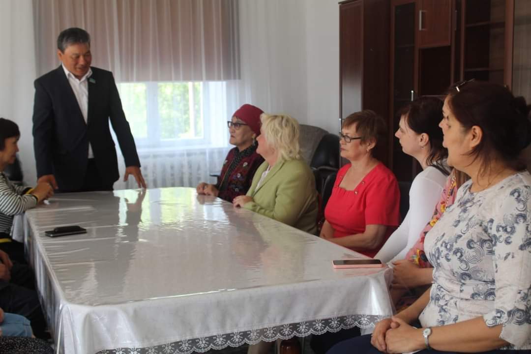 Встреча депутата А.Уисимбаева прошла в районном Доме культуры г.Макинск