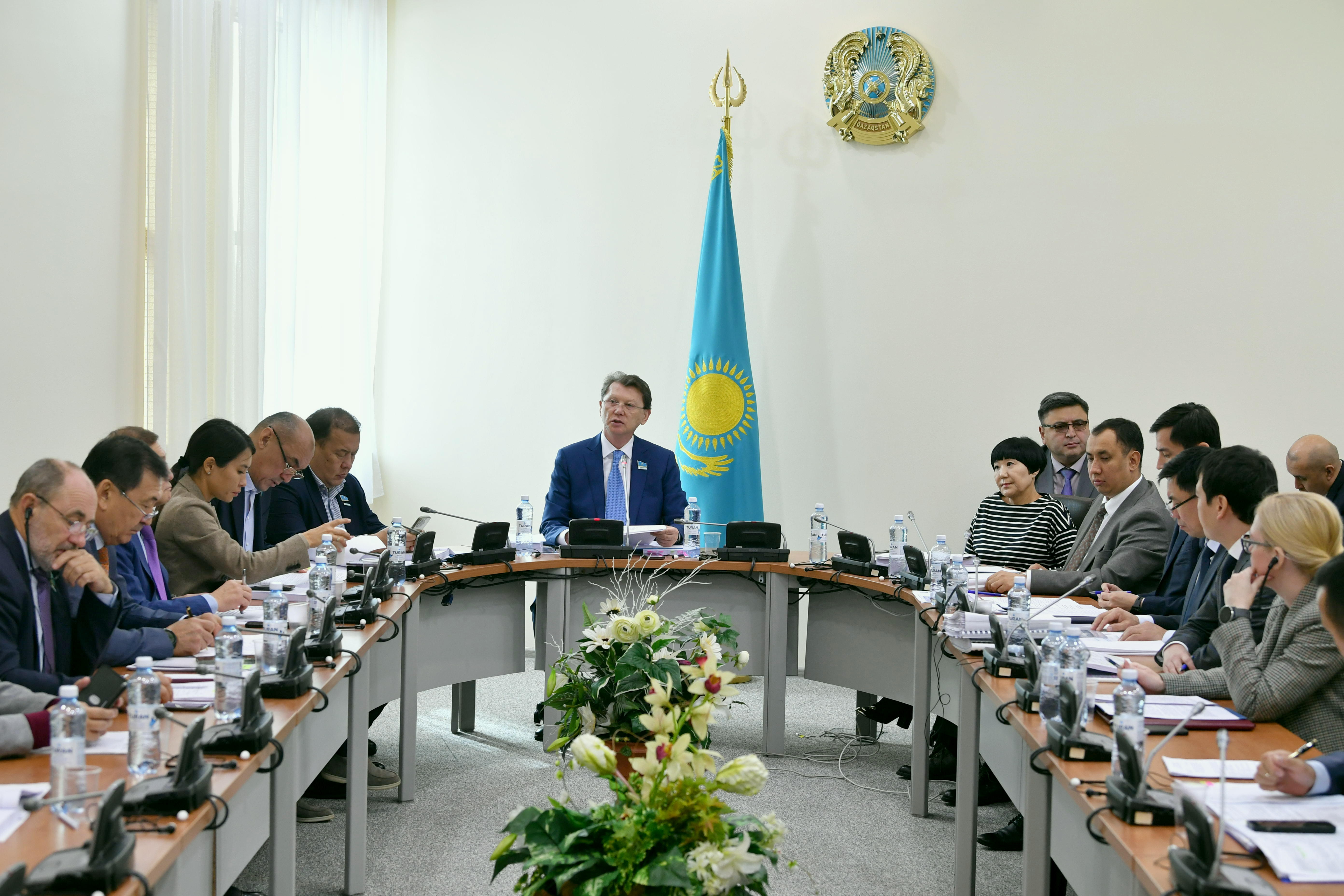 «2024 - 2026 жылдарға арналған республикалық бюджет туралы», «Қазақстан Республикасының Ұлттық қорынан 2024-2026 жылдарға арналған кепілдендірілген трансферт туралы» Қазақстан Республикасы Заң жобалары 