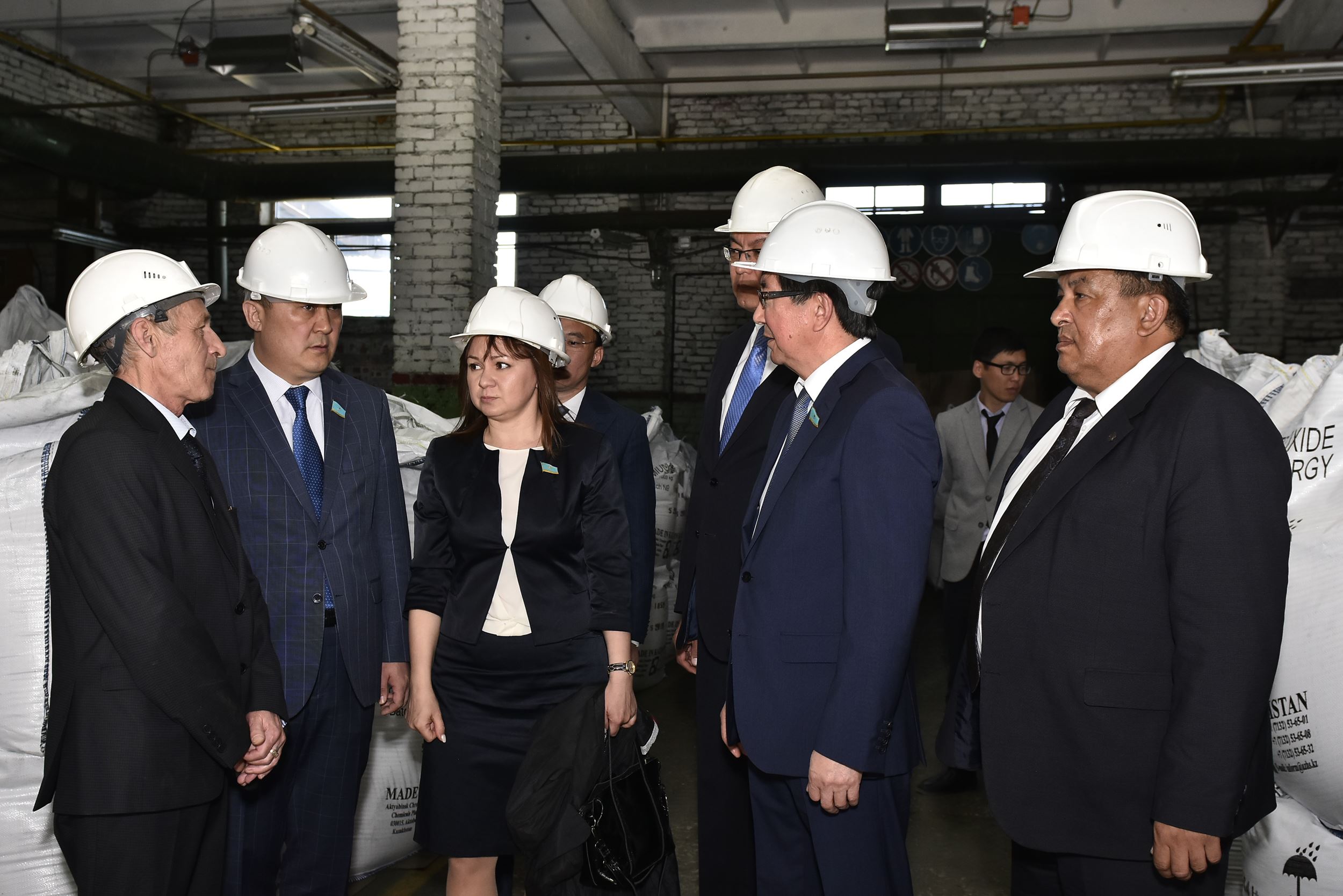 Депутаты Мажилиса Парламента Республики Казахстан посетили Актюбинский завод хромовых соединений