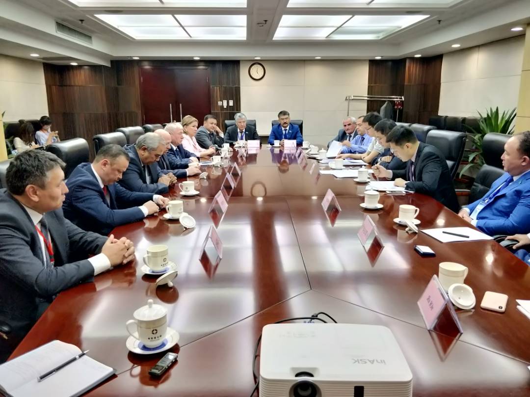 Депутаты посетили Министерство торговли Китая