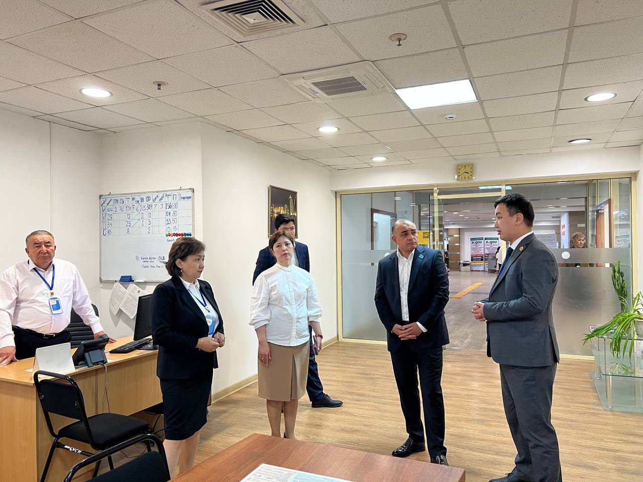 Депутат Магеррам Магеррамов Астанада қазақстандық заңнама мәселелері бойынша бірқатар кездесулер өткізді. Іс-шаралар мәжілісмендердің сайлаушылармен әңгімелесу мақсатындағы жұмыс сапары аясында өтті.