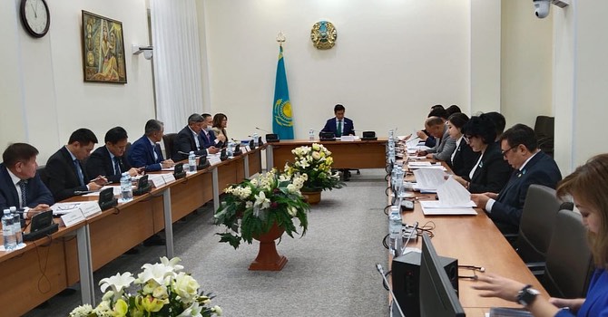 Парламент мәжілісінде Әлеуметтік мәдени даму комитетінің ұйымдастыруымен өткен “Ғылым және технологиялық саясат туралы “ 