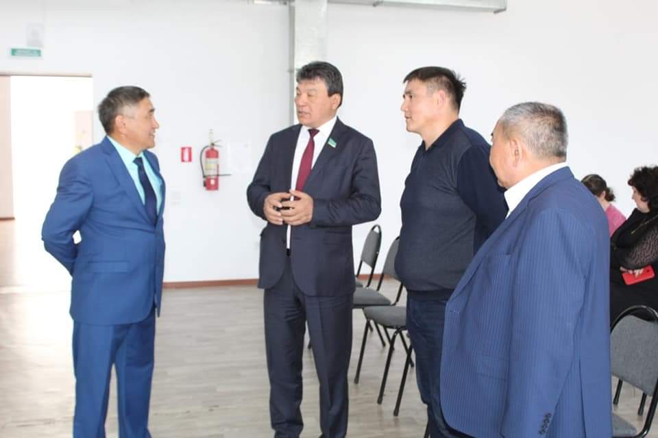 Депутат Аскарбек Уисимбаев прибыл в Бурабайский район