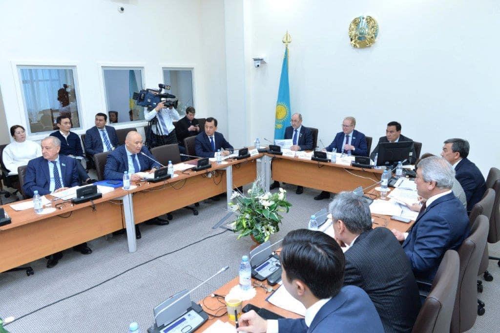 Круглый стол: «О развитии агломераций», «О внесении изменений и дополнений в некоторые законодательные акты Республики Казахстан по вопросам развития агломераций»