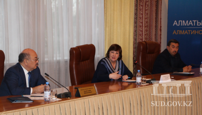 Депутаты Мажилиса Парламента С. Бычкова и А. Кожахметов встретились с судьями Алматинского городского суда