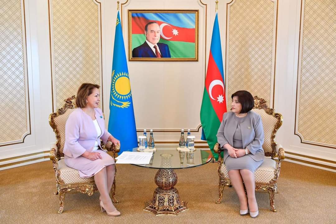Сегодня в рамках визита Азербайджанской Республики для участия в третьей Генеральной конференции Парламентской Ассамблеи Организации экономического сотрудничества состоялась встреча с Председателем Милли Меджлиса Гафаровой С.А..