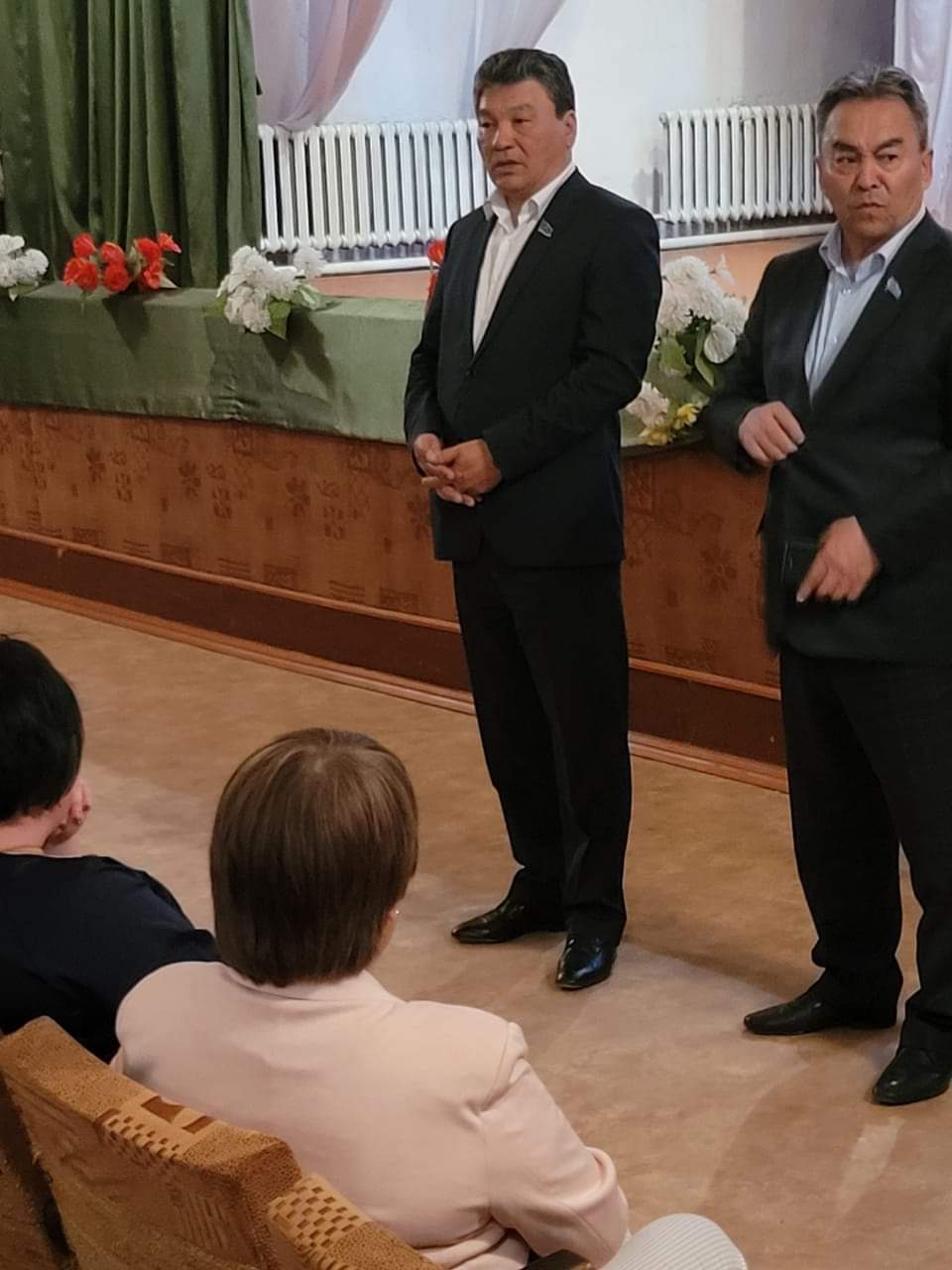 Встреча депутата Аскарбека Уисимбаева с жителями села Капитоновка прошла  весьма оживленно.
