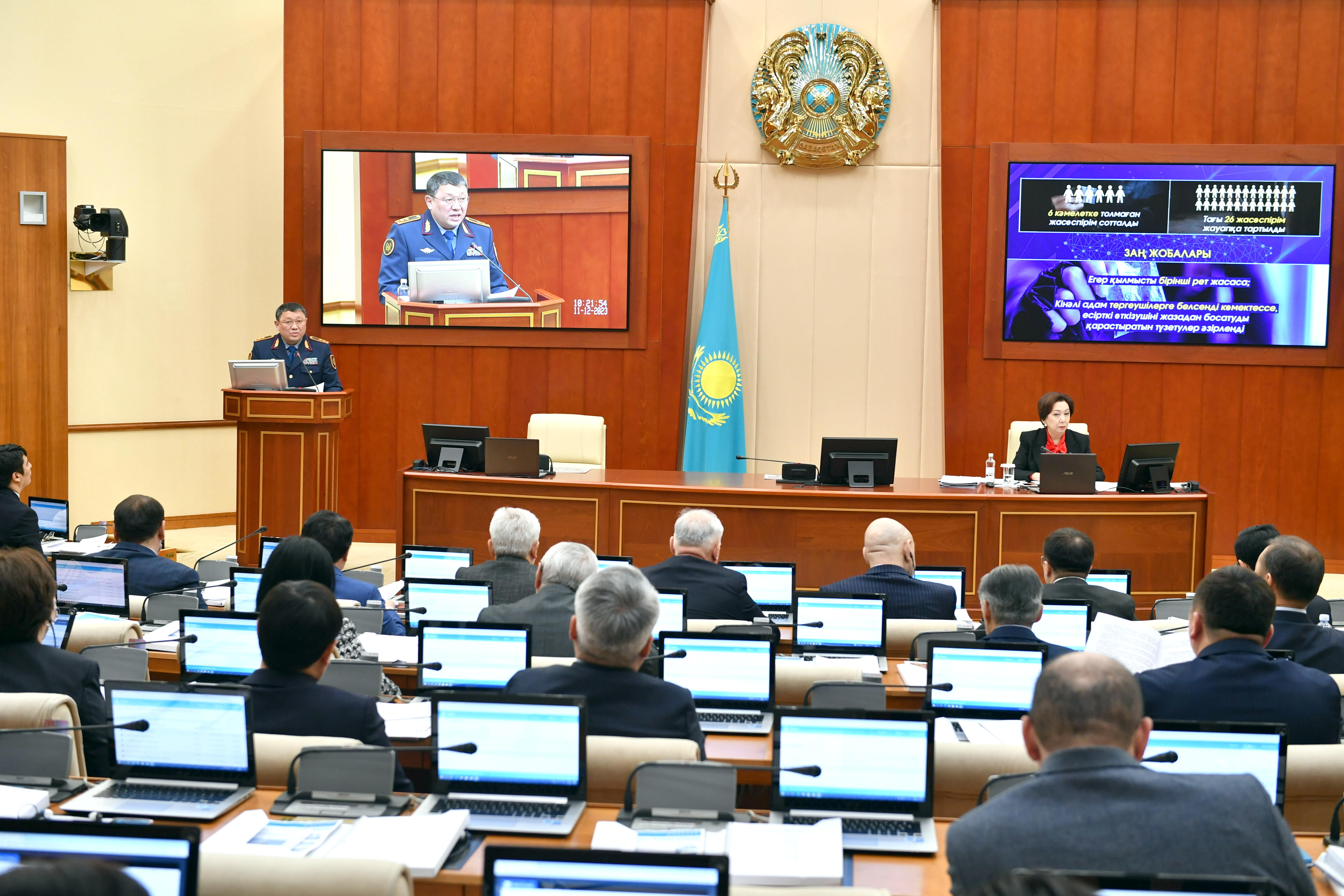 «ЕСІРТКІ ҚЫЛМЫСЫНА ҚАРСЫ ІС-ҚИМЫЛ ЖӨНІНДЕГІ ШАРАЛАР ТУРАЛЫ» ТАҚЫРЫБЫНДАҒЫ ҮКІМЕТ САҒАТЫ. ҚАЗАҚСТАН РЕСПУБЛИКАСЫНЫҢ ІШКІ ІСТЕР МИНИСТРІ ЕРЖАН САПАРБЕКҰЛЫ СӘДЕНОВ.