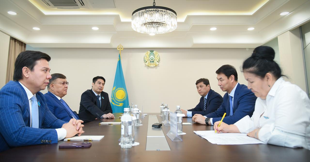Дархан Сатыбалды Қазақстан Республикасы Парламент Мәжілісінің депутаттарымен кездесті. 