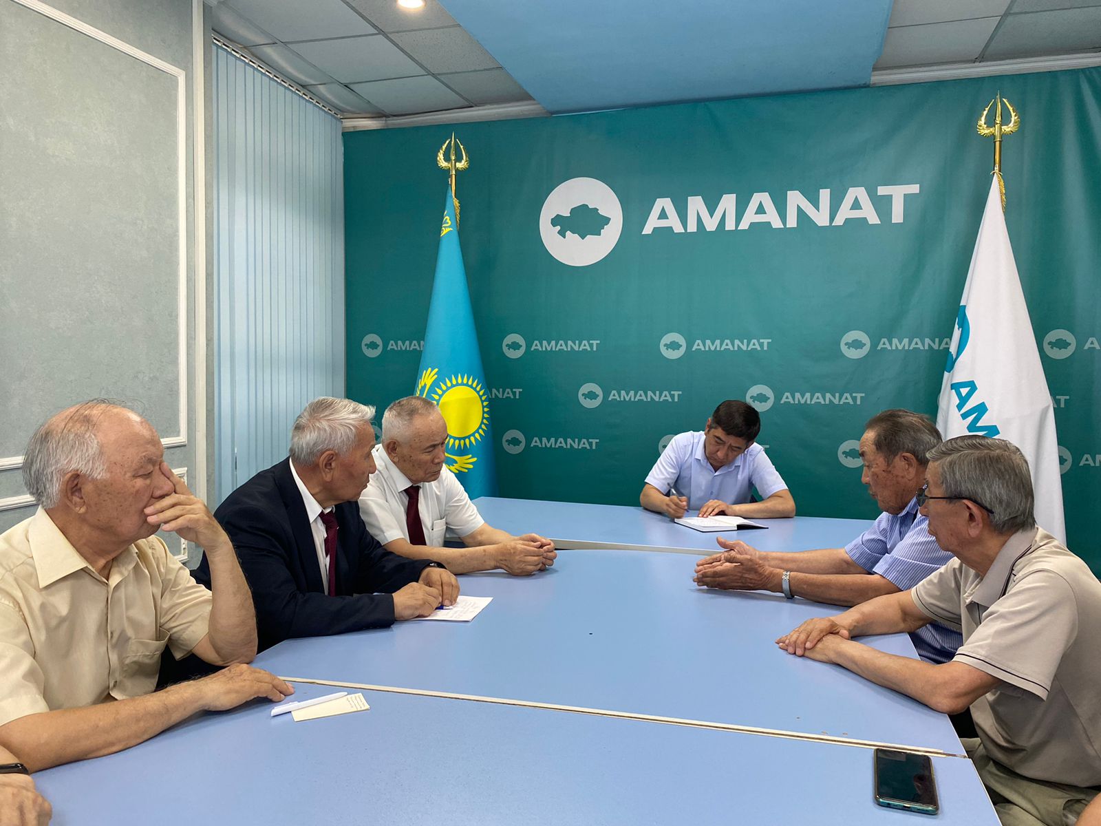 12.07.2023 ж. Абай облысы Семей қаласы «AMANAT» партиясы филиалының қоғамдық қабылдау бөлмесінде азаматтарды қабылдау, партия филиалы