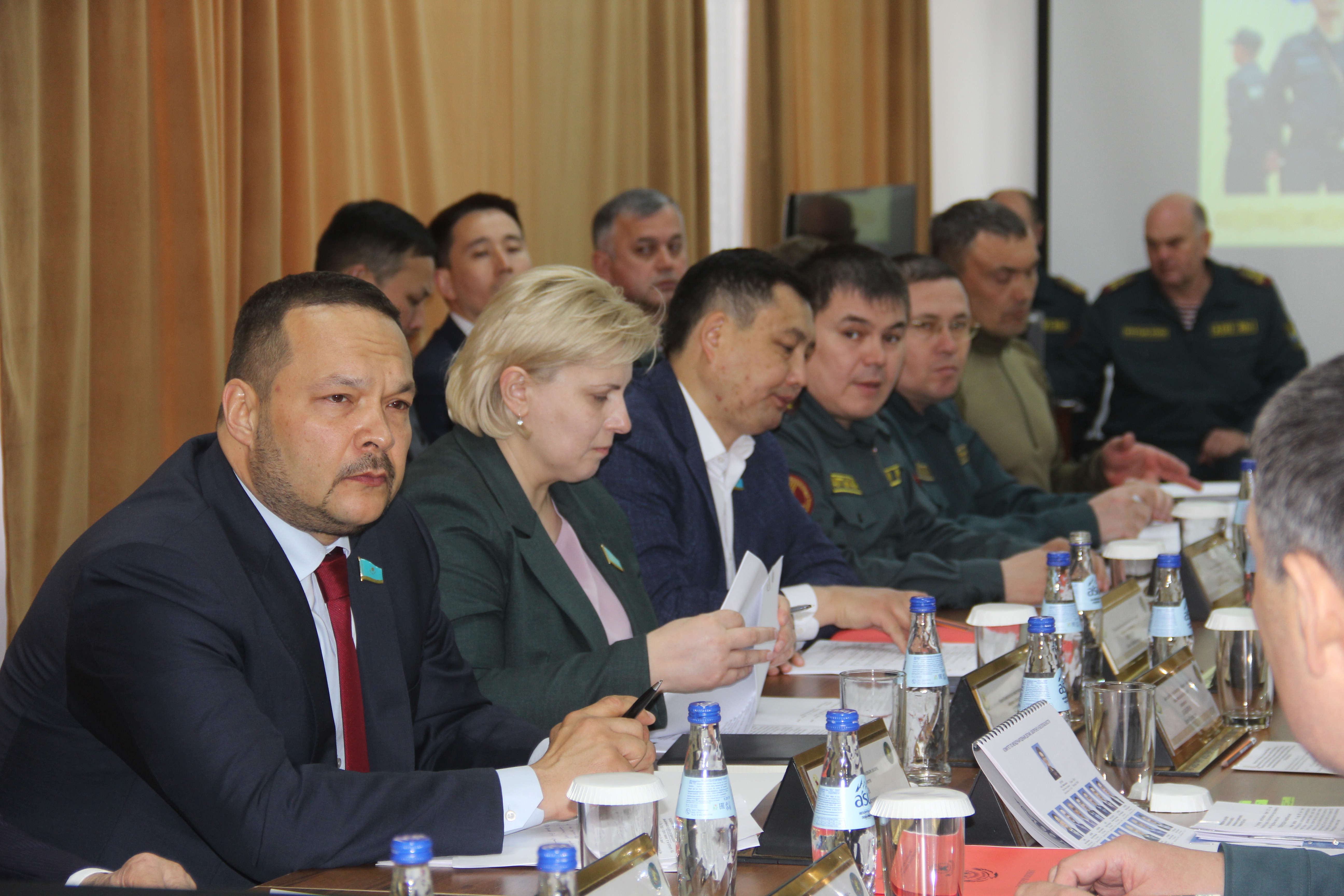 Ұлттық ұланның 5573 әскери бөлімінде Қазақстан Республикасы Парламенті Мәжілісінің Халықаралық істер, қорғаныс және қауіпсіздік комитетінің көшпелі отырысы өтті