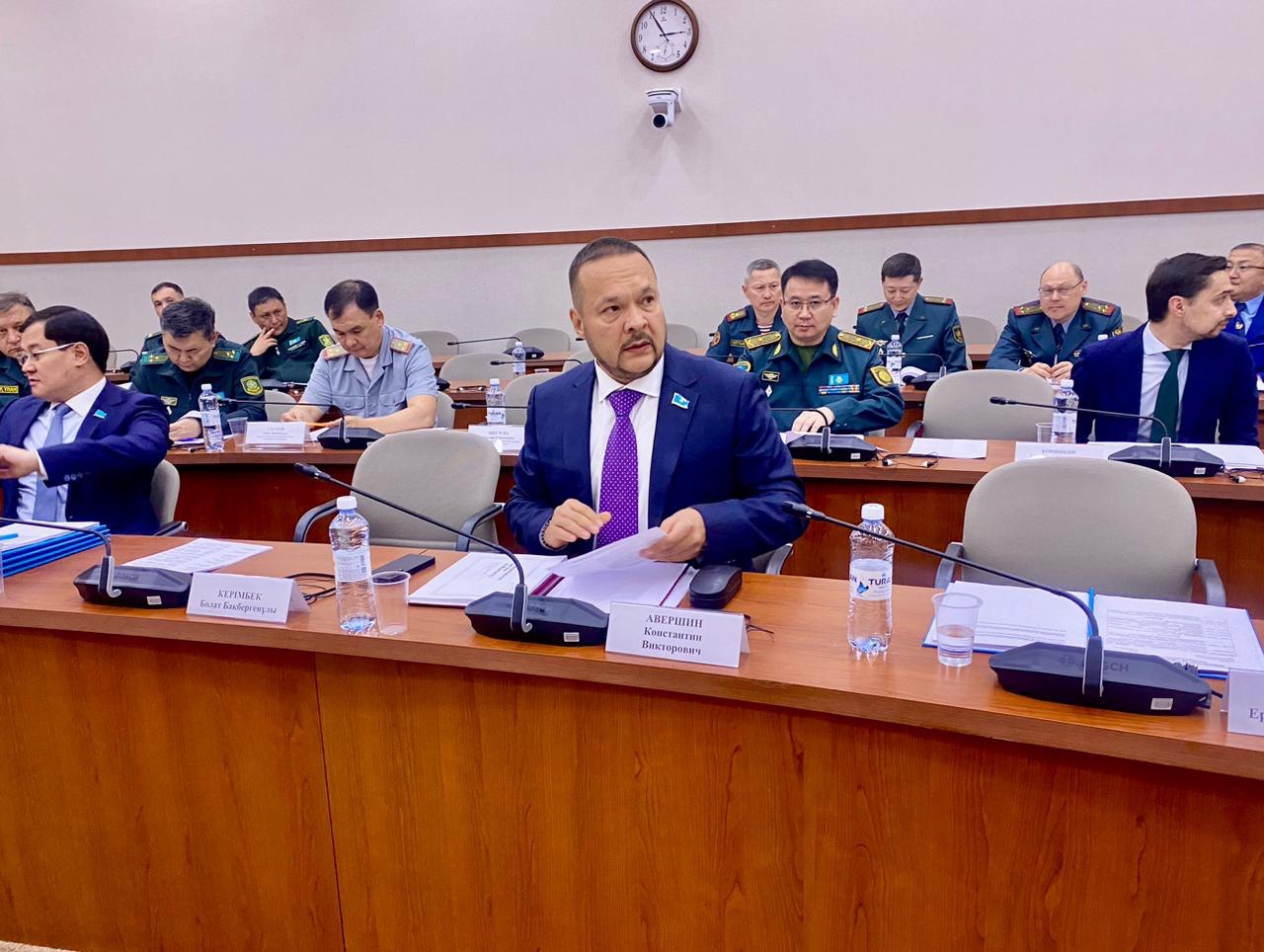 Халықаралық істер, қорғаныс және қауіпсіздік комитетінің дөңгелек үстелі
