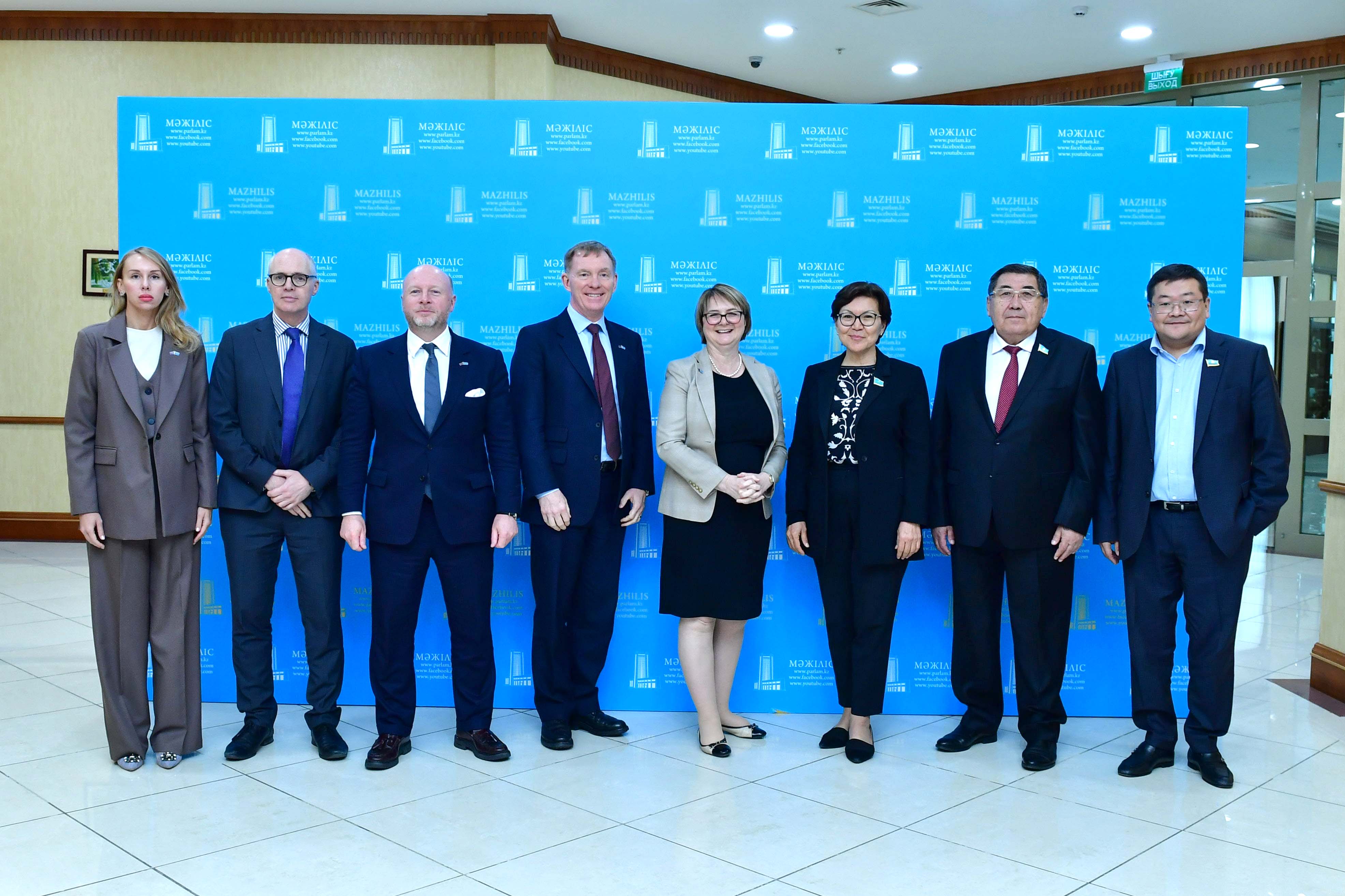 В Мажилисе обсудили развитие казахстанско-британского сотрудничества