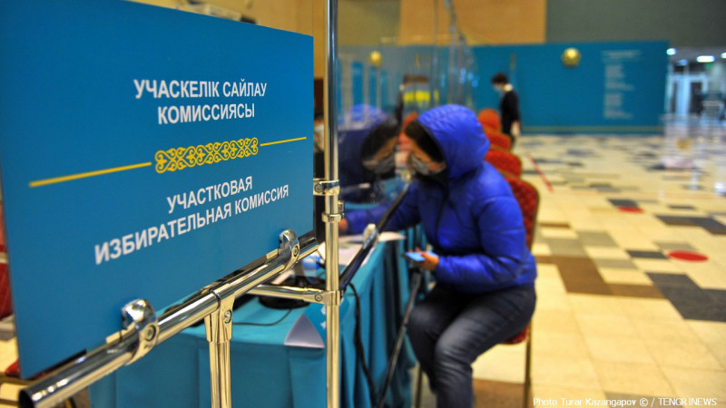 Депутаты приняли поправки в конституционный закон "О выборах в Казахстане"
