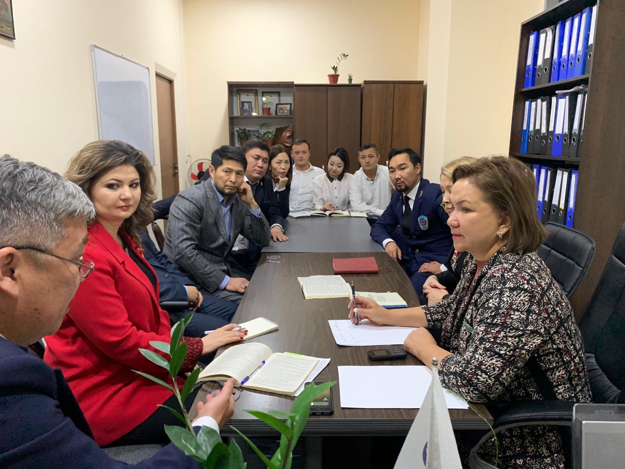 Встреча депутатов Мажилиса Парламента Республики Казахстан с руководством Региональной палаты частных судебных исполнителей города Алматы и Алматинской области.