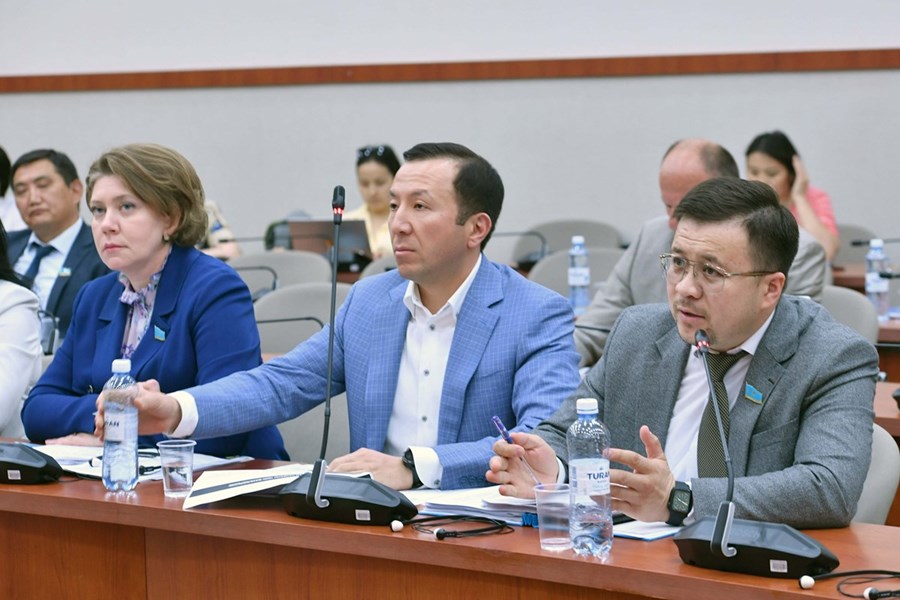 ЗАҢ ЖОБАЛАРЫ БОЙЫНША ПРЕЗЕНТАЦИЯҒА ҚАТЫСУ