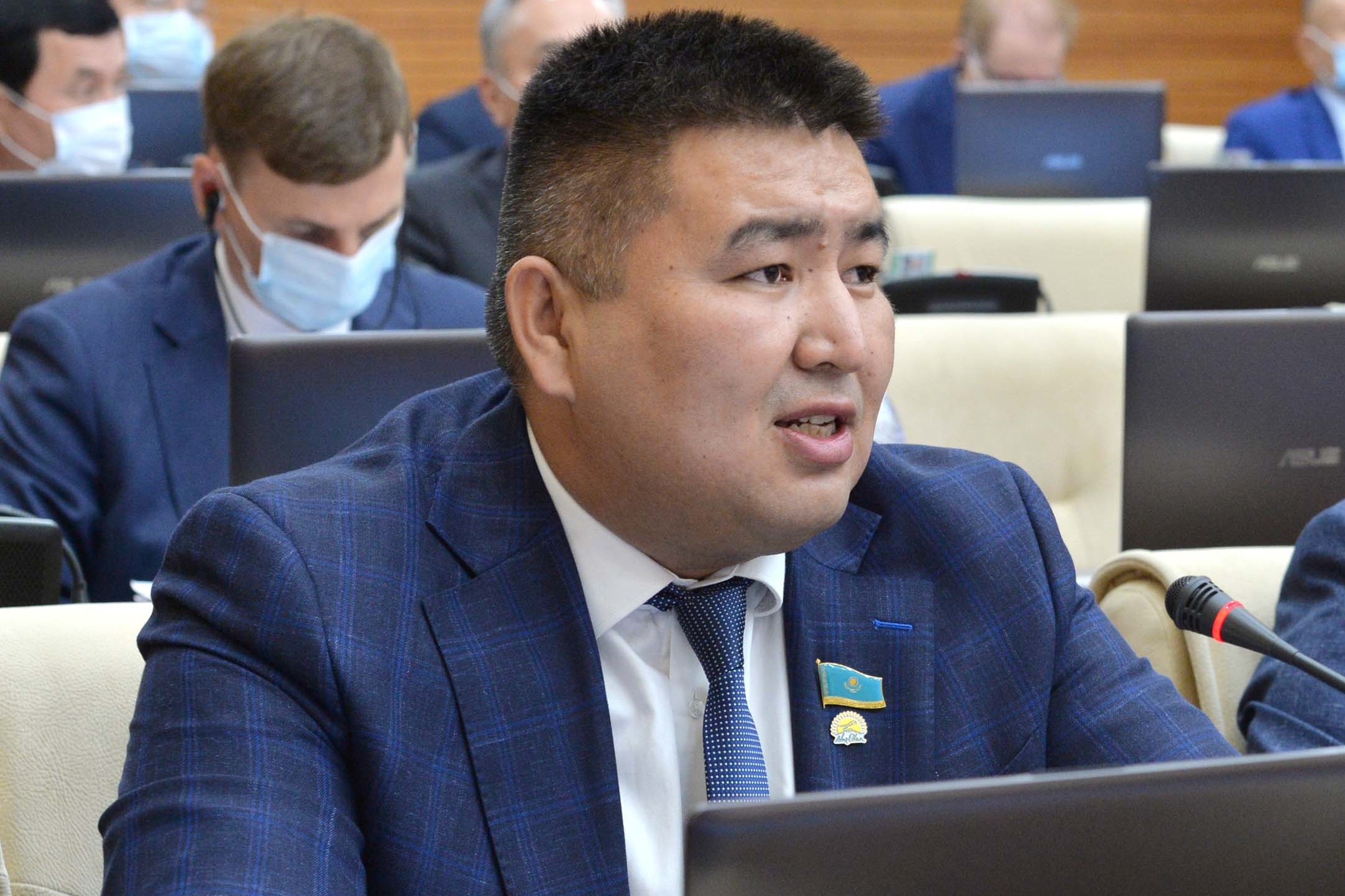 https://tengrinews.kz/kazakhstan_news/moshenniki-oformlyayut-kredityi-drugih-deputat-obratilsya-457848/