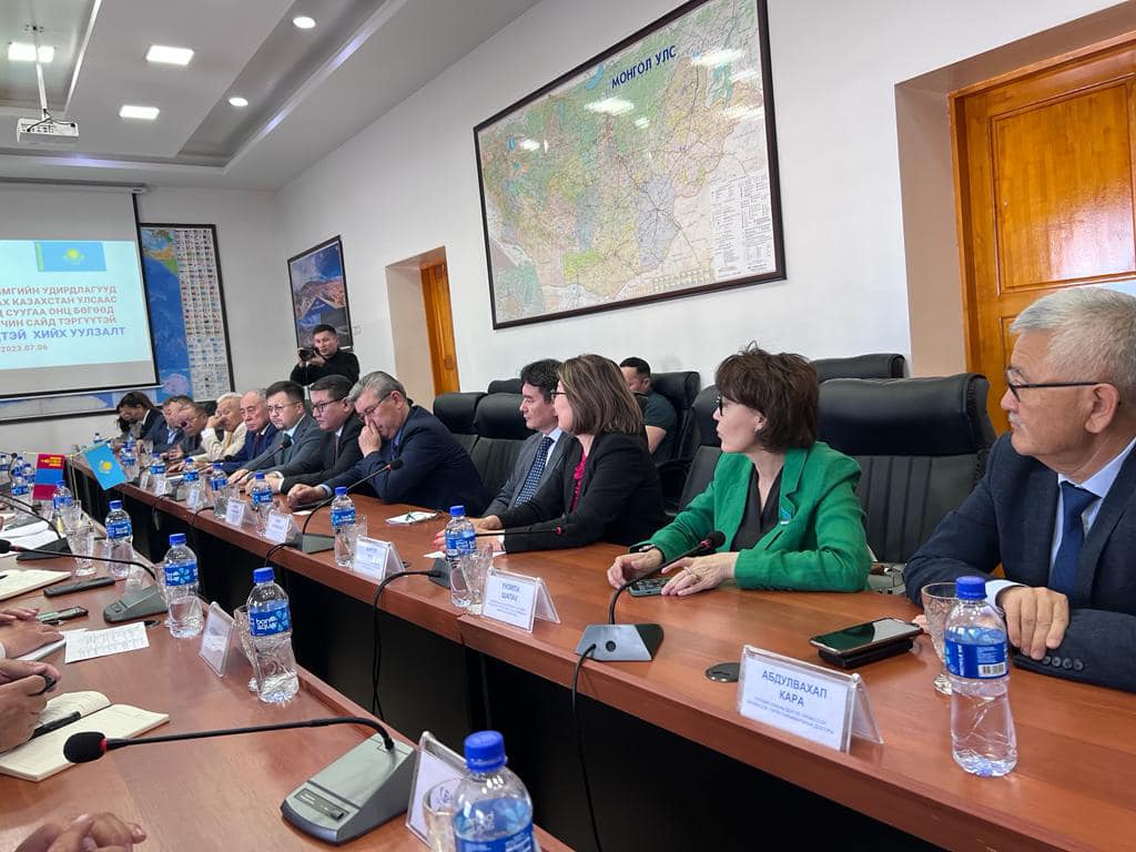 Қазақстан Сыртқы істер министрлігінің жанындағы «Отандастар қорының» ұйытқы болуымен Моңғолиядағы қазақтар арасында шеңберінде кіші Құрылтай жұмысы