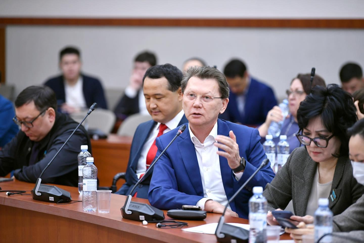 Мәжілісте дене шынықтыру және спорт мәселелері туралы заң жобасы таныстырылды 