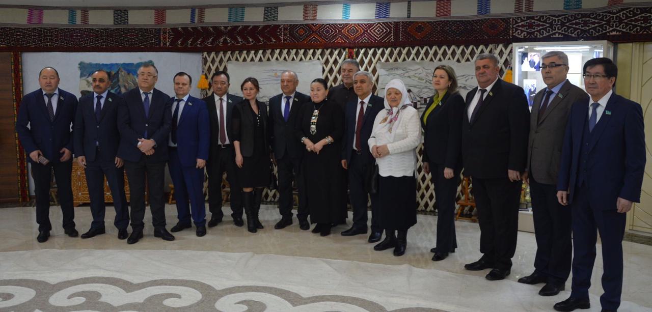 Депутатская группа Ассамблеи народа Казахстана посетила Дом дружбы города Нур-Султан.