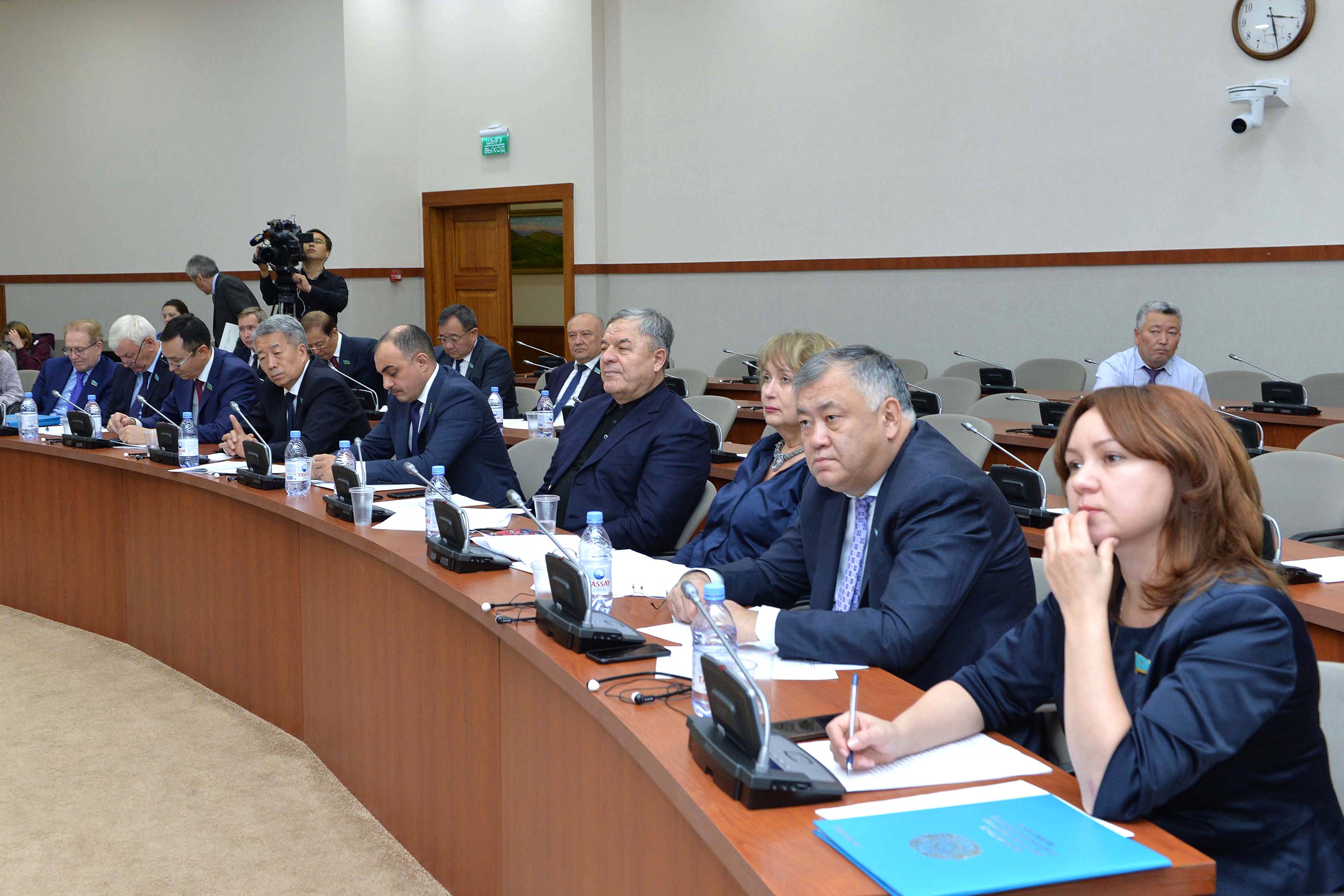 Участие в заседании депутатской группы Ассамблеи народа Казахстан в Мажилисе Парламента Республики Казахстан.