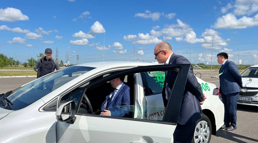  Депутат Магеррам Магеррамов Астана қаласындағы көлік иелеріне арналған мамандандырылған Халыққа қызмет көрсету орталығында болды. Сапар мәжілісмендердің сайлаушылармен кездесу мақсатындағы жұмыс сапары аясында өтті.