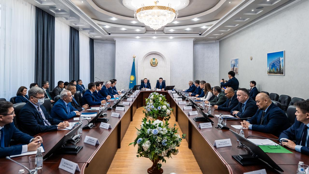 Қазақстан Республикасы Президентінің жанындағы Жастар саясаты жөніндегі кеңесі отырысы