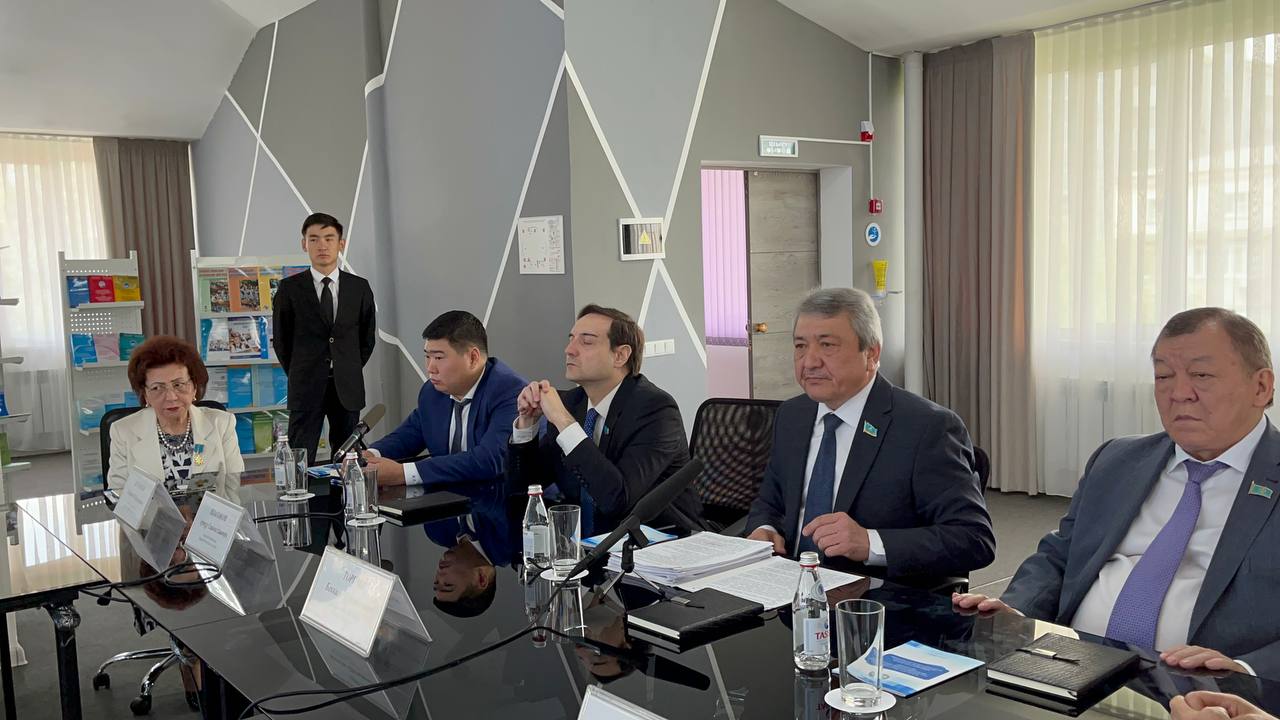 Алматы қалалық білім берудегі жаңа технологиялардың ғылыми-әдістемелік орталығының ұжымымен кездесу өткіздік