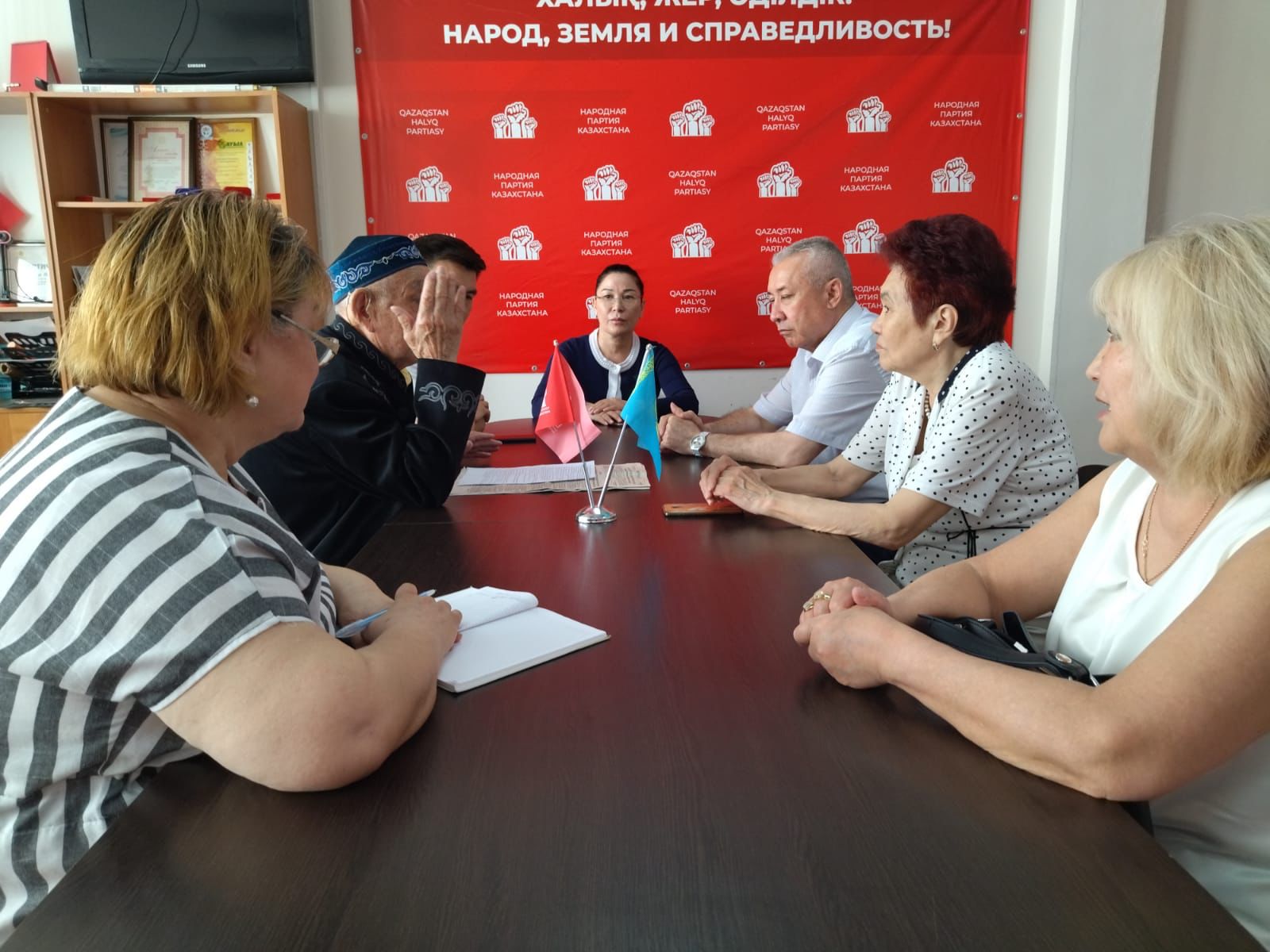 27 мая 2022 года состоялась встреча депутата Мажилиса Парламента РК Нугмановой Г.К. с активистами Павлодарского областного филиала НПК. 
