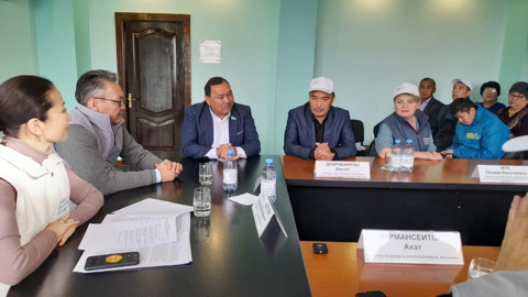 В городе Сатпаев, как доверенные лица кандидата в президенты РК Токаева К.К., встретились с трудовым коллективом предприятия тепло-водоснабжения