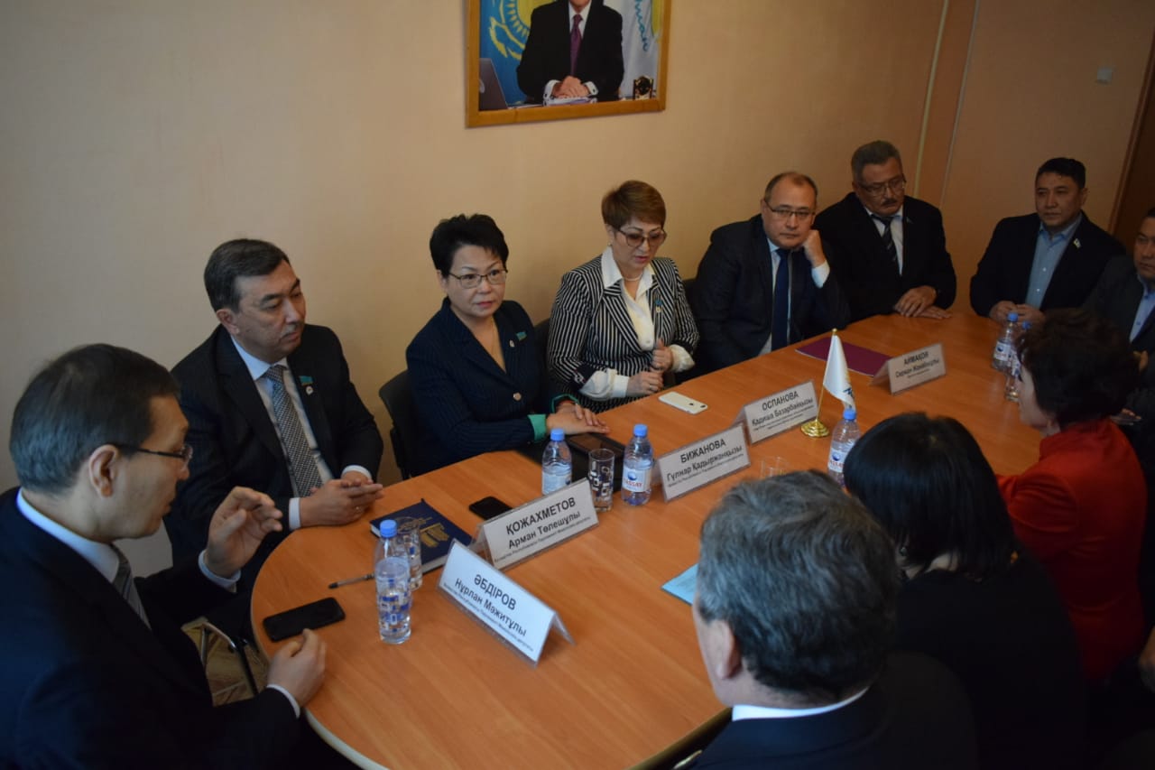 Встреча с членами депутатской фракции партии "Nur Otan" в Шахтинском городском маслихате 13 января 2020 год