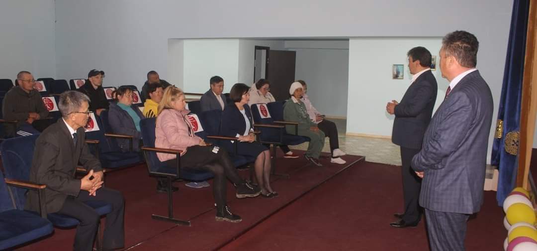 Депутат А.Уисимбаев провел встречу с населением в с. Полтавское Егиндыкольского района