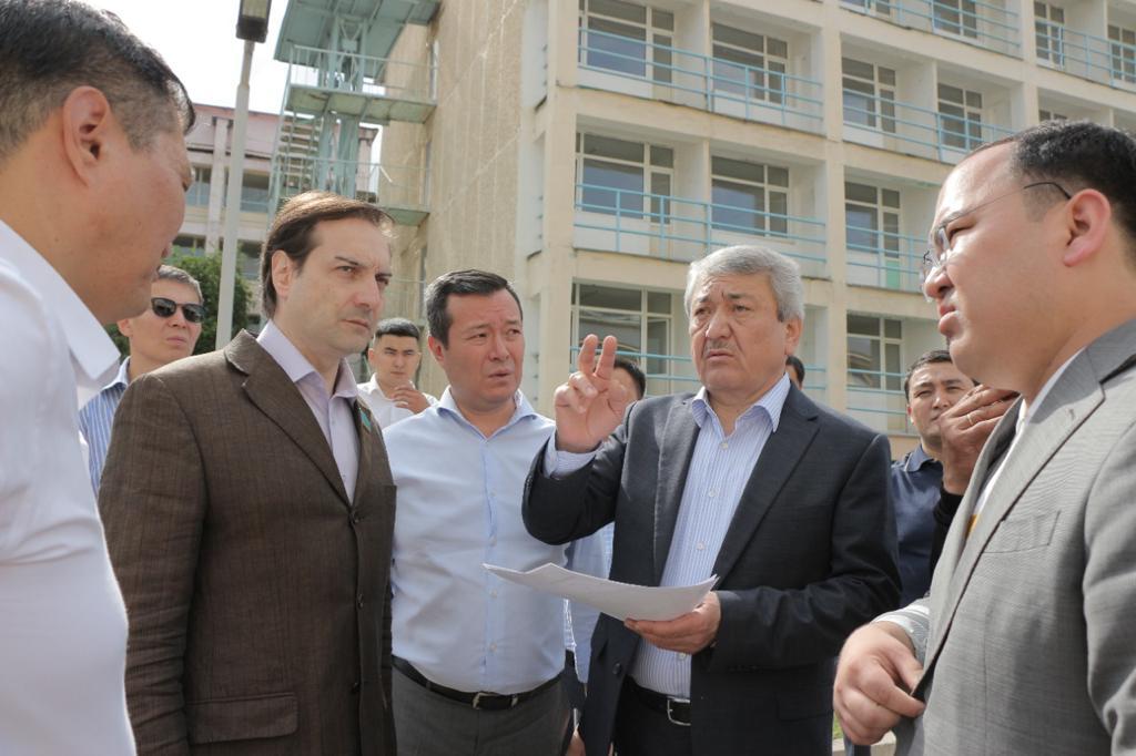 «Amanat» партиясының «Жер аманаты» комиссиясының мүшелерімен бірге Алматы қаласында