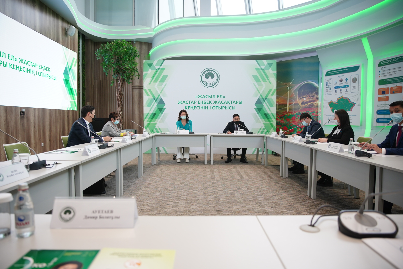 I заседание Совета молодежных трудовых отрядов "Жасыл ел" под председательством Алии Назарбаевой