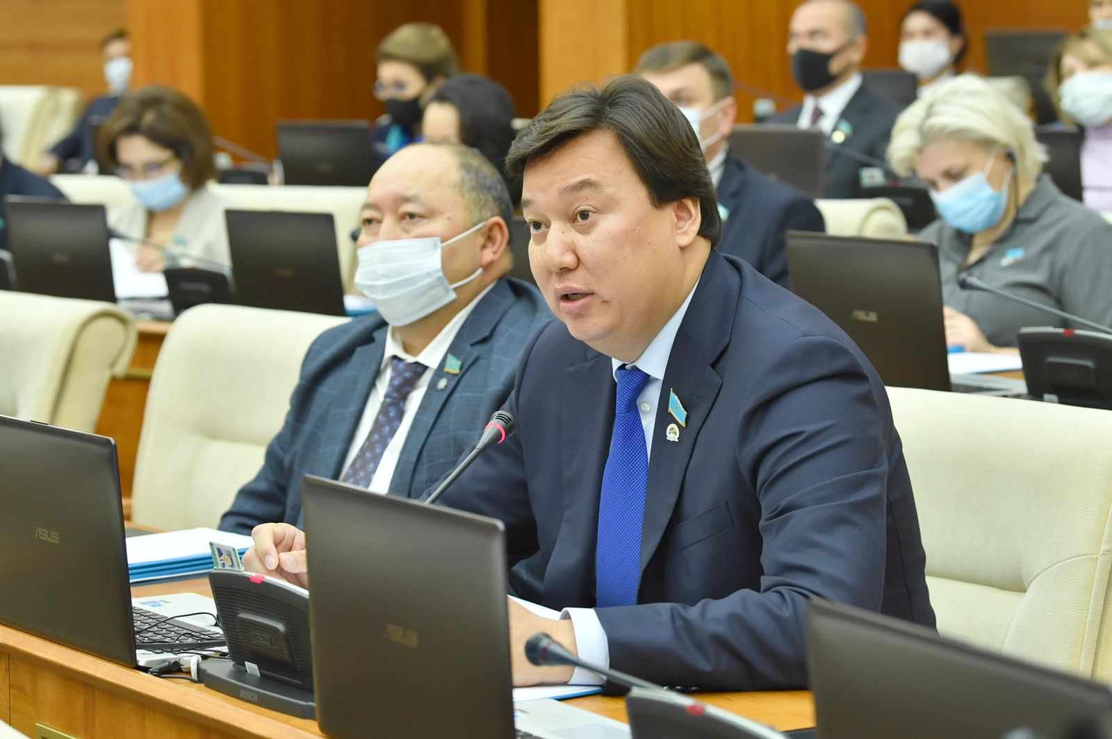 Депутат Мажилиса Парламента Республики Казахстан Г. Елеуов поднял проблему статуса медицинских работников