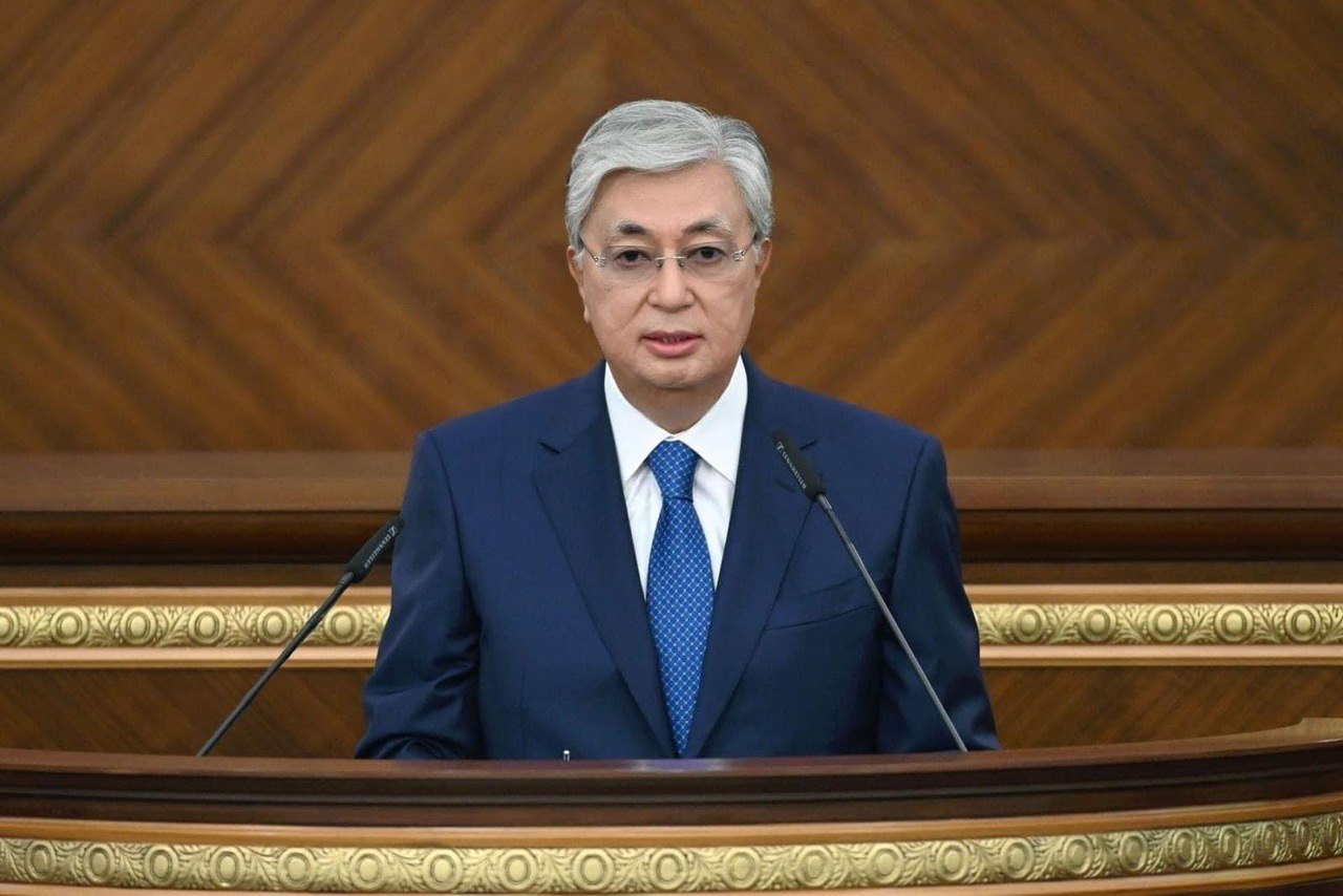 Сегодня Глава государства Касым-Жомарт Токаев выступил с Посланием народу Казахстана на совместном заседании третьей сессии Палат Парламента VII созыва.