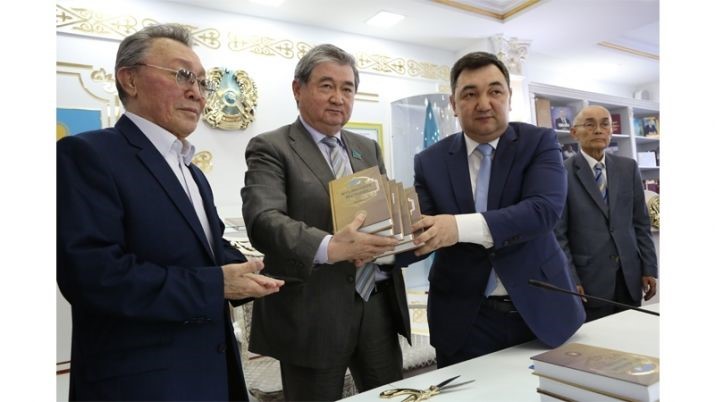 Әріптестер әріптестеріне
