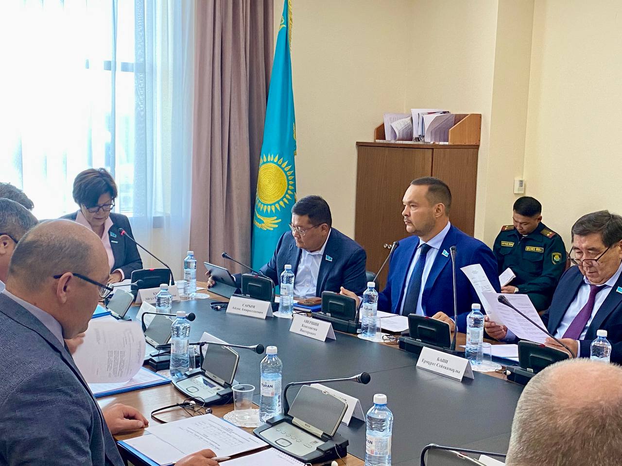 Халықаралық істер, қорғаныс және қауіпсіздік комитетінің  отырысы