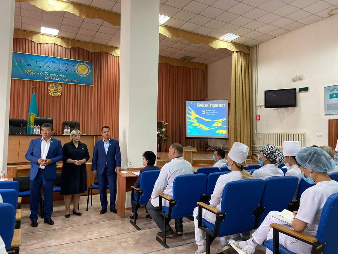 Депутаты Мажилиса А.Уисимбаев, Ю.Кучинская провели встречу в г.Кокшетау с коллективом областной многопрофильной больницы