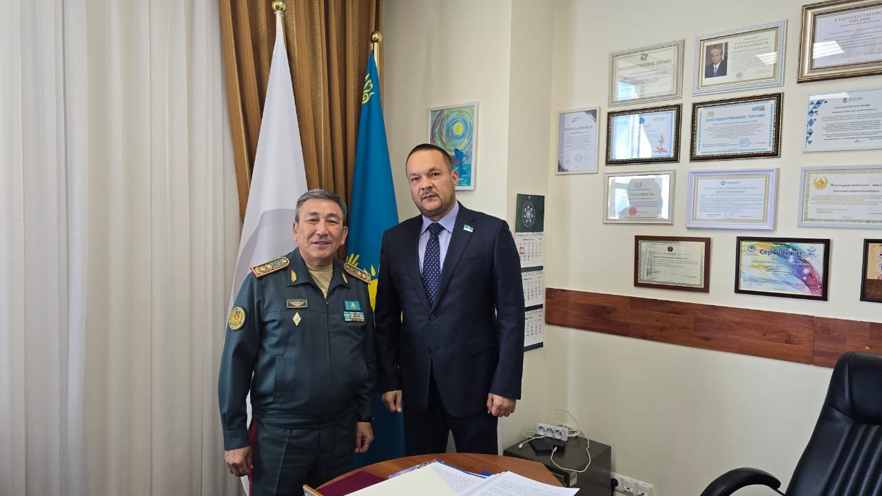 ҚР Қорғаныс министрлігінің бірінші орынбасары Сұлтан Бүркітбайұлымен сындарлы әңгіме өткізді.
