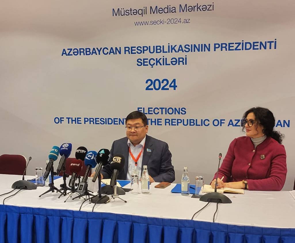 Мажилисмены наблюдают за выборами Президента Азербайджана