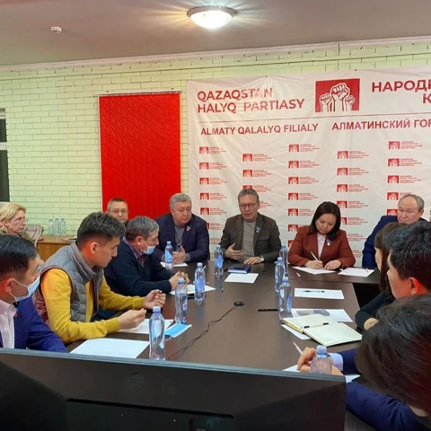 Встреча с городским активом и членами партии в Алматы