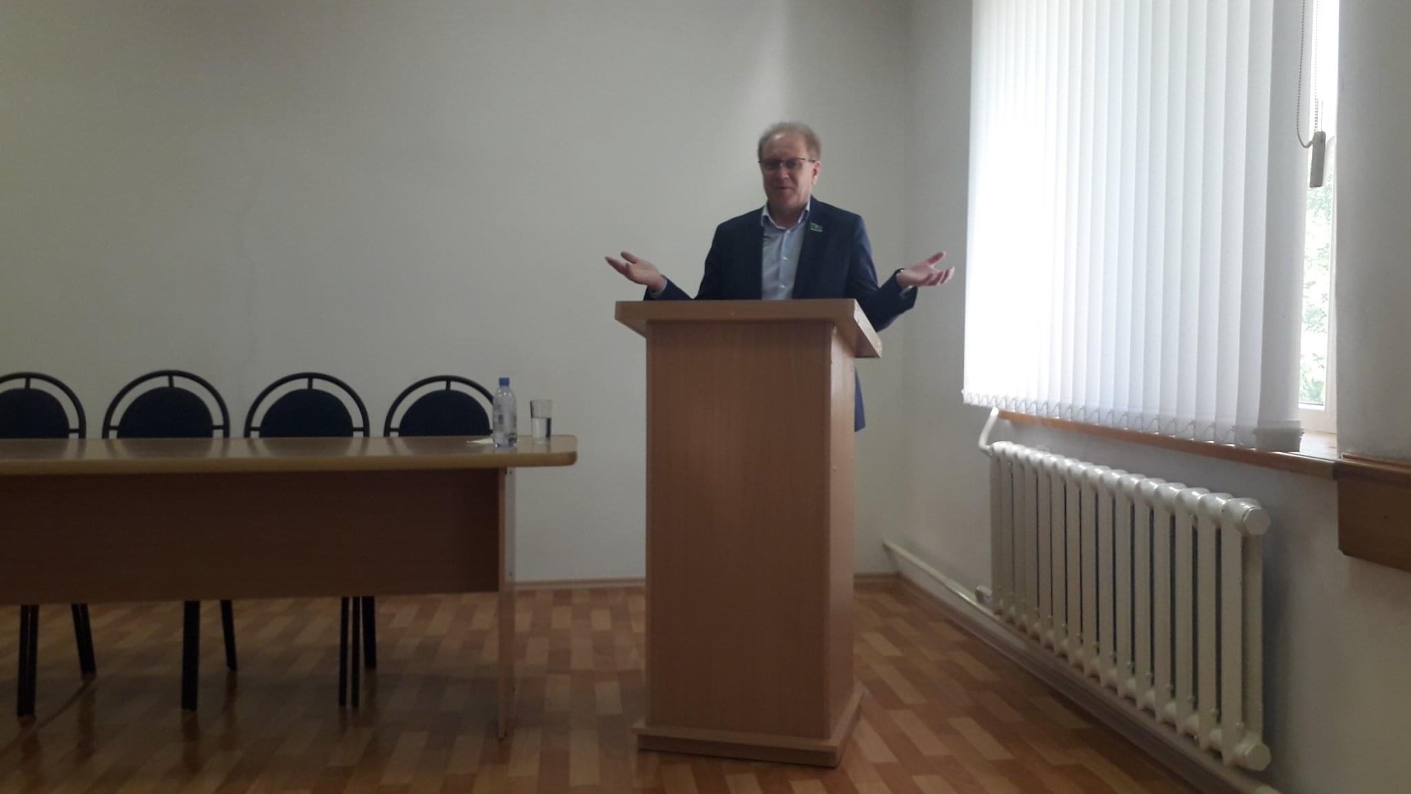  Встреча с населением сел Белинское и  Валерьяновка района Беимбета Майлина по разъяснению предстоящего референдума 
