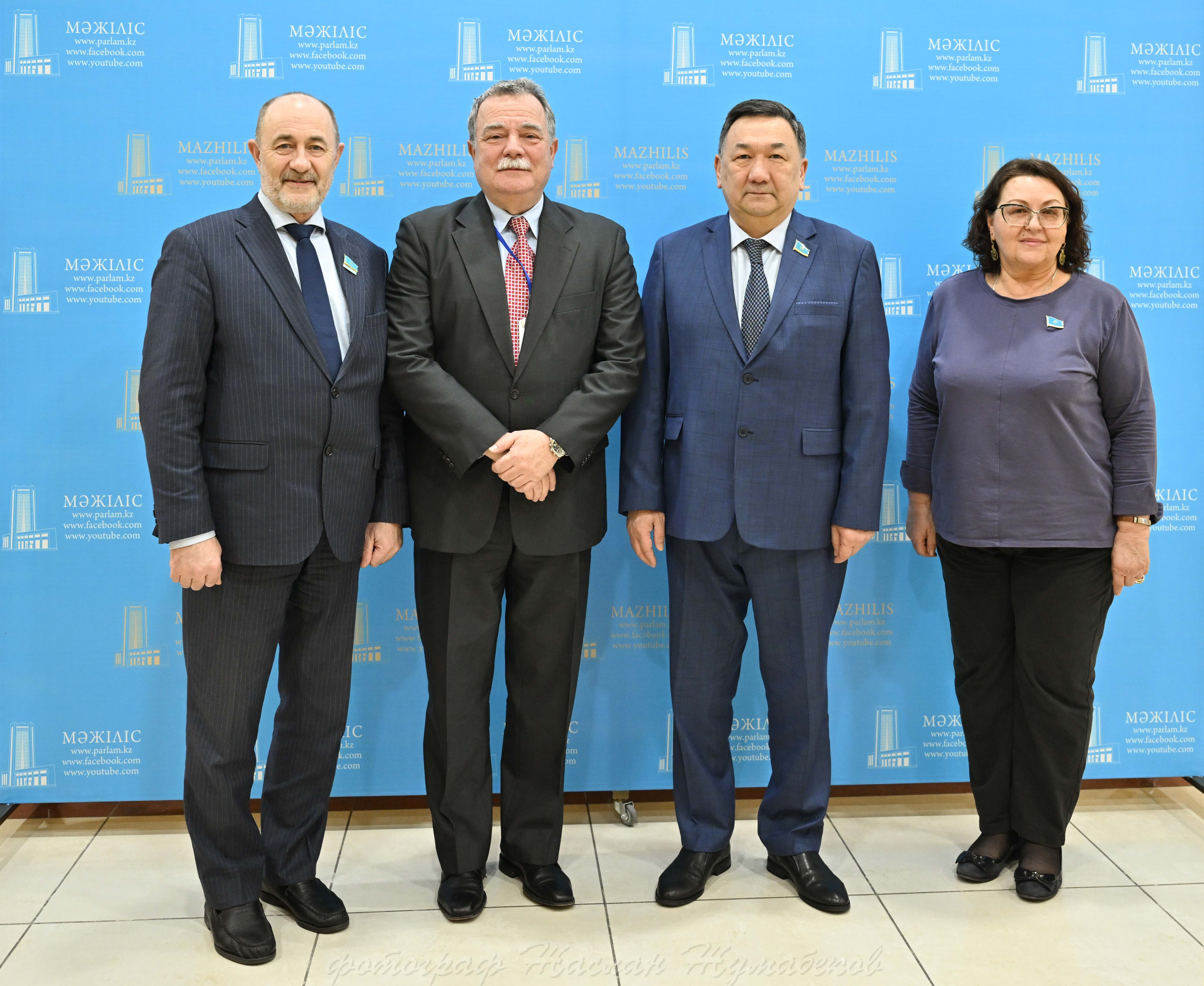 Развитие казахстанско-венгерского межпарламентского сотрудничества обсудили в Мажилисе 