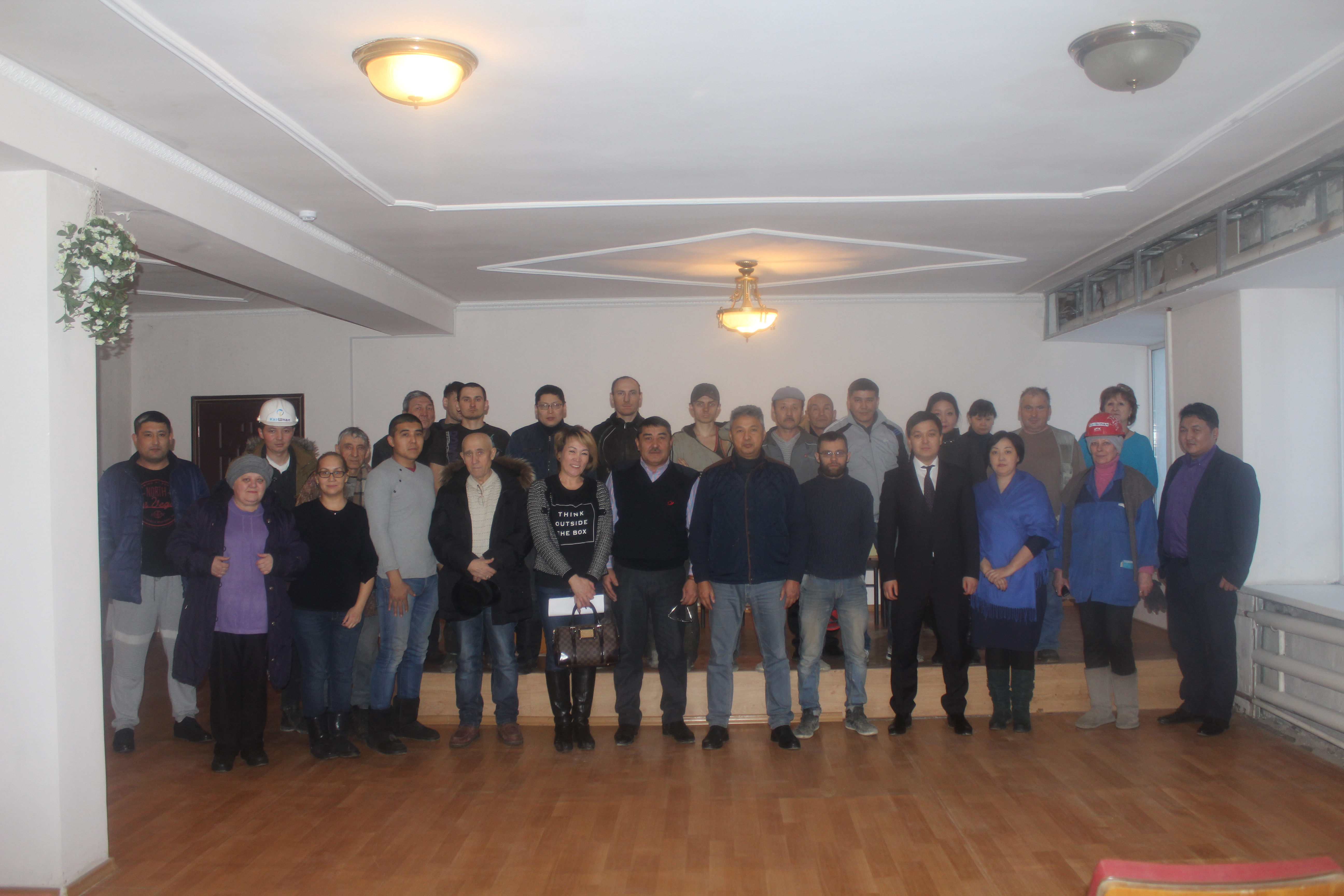 Азат Перуашев встретился с трудовым коллективом завода "Казшпал" в пгт Аршалы Акмолинской области