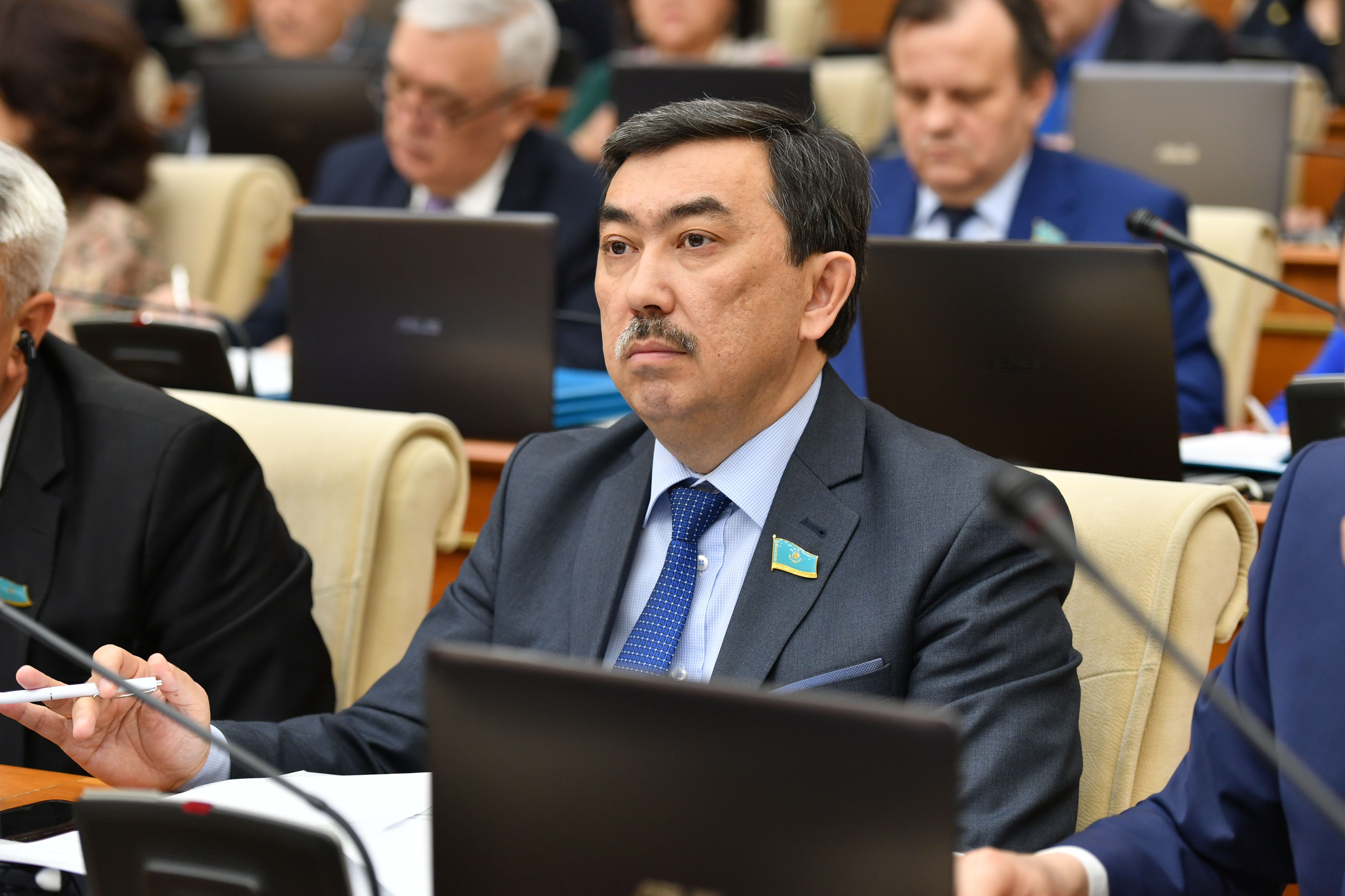 Депутатский запрос касательно проблем обеспечения жителей Жезказганского региона пассажирским  железнодорожным транспортом. 
